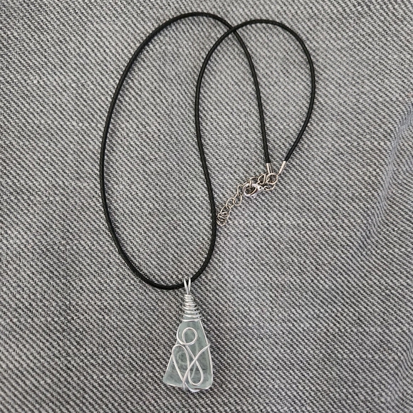 Handmade beach glass necklace - Picture 3 of 3